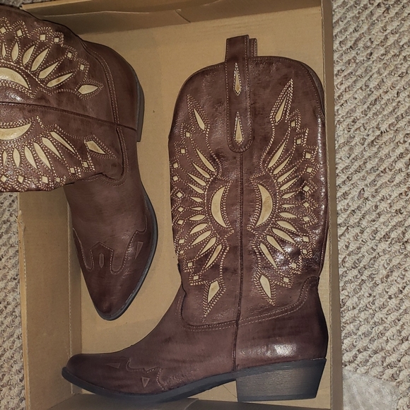 Cowboy boots - Picture 2 of 3